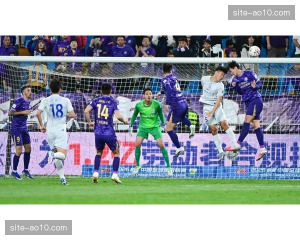 季胜攀禁区内滑倒手球送点 津门虎最后时刻遭申花逆转